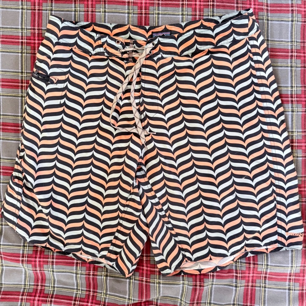 Patagonia‎ Men's 35 Stretch Planing Boardshorts Wave Chevron Print Coral Navy